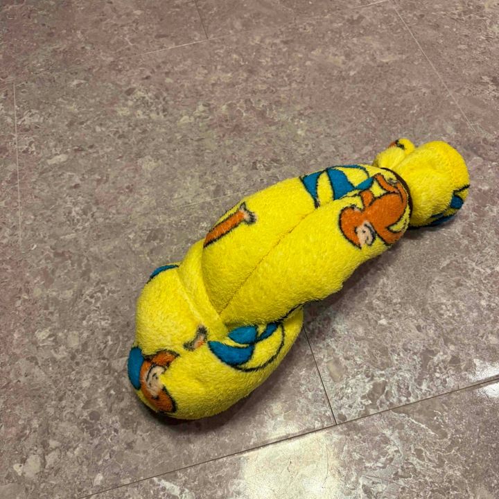 毛布の右端を結び目に入れ込んだところ