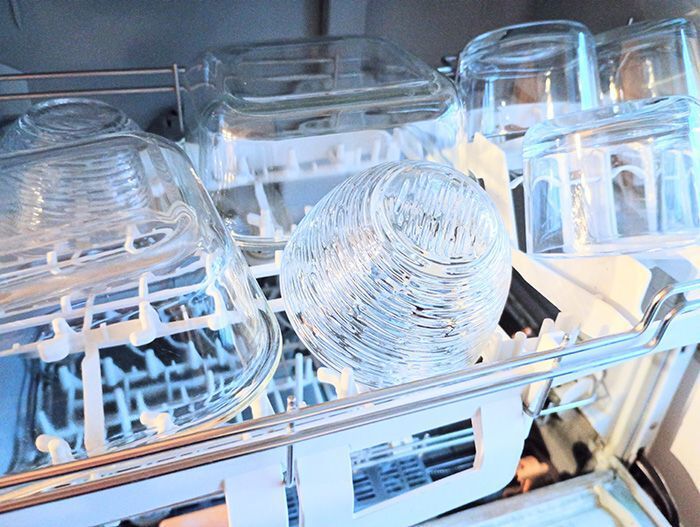 食洗器で乾燥させたのに水滴が残る…どうして？『素材別』に乾きやすさを検証してみた！