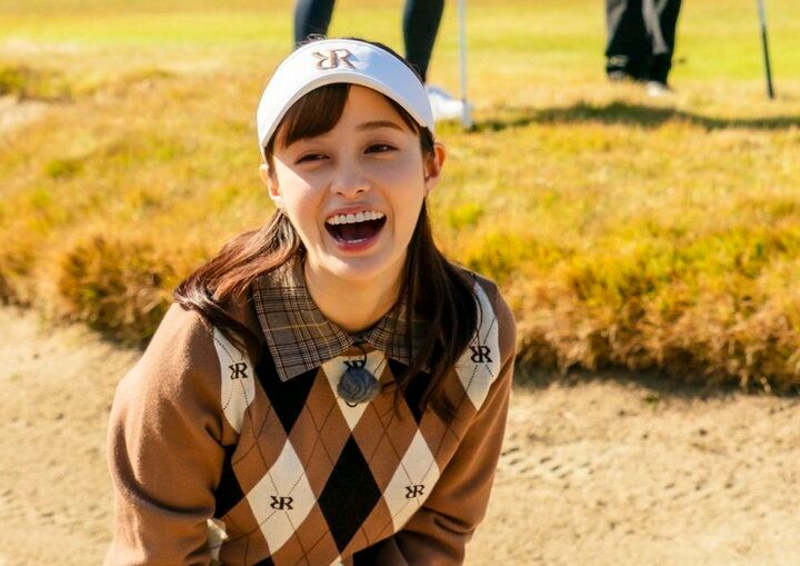 【写真・画像】上手すぎる！橋本環奈の“完璧”バンカーショットに大歓声！「勝ち見えた」「こんなおじさんのせいで…ありがとう」 1枚目