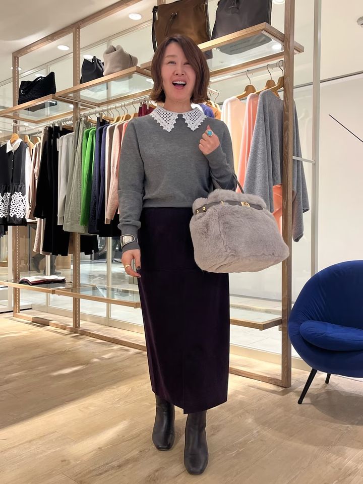 ストレッチの効いたIラインスカートは万能