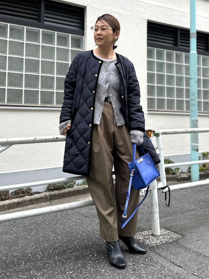 きれいめ派に！ ノーカラーの薄手ロングダウンコート