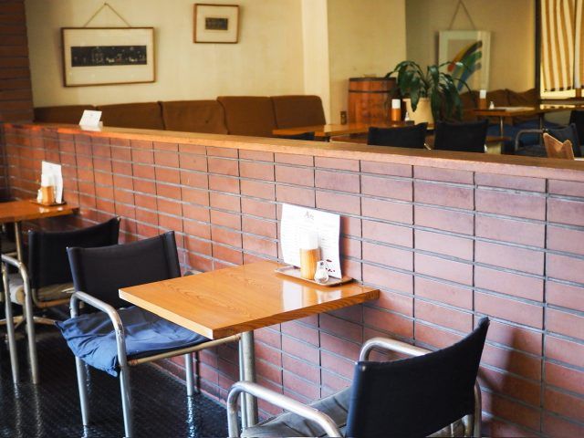 レトロな喫茶店の中