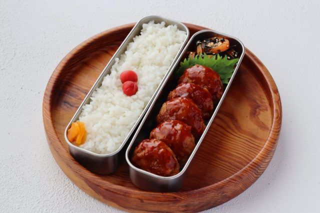 「豆腐ハンバーグ」「にんじんの海苔バター」2品弁当