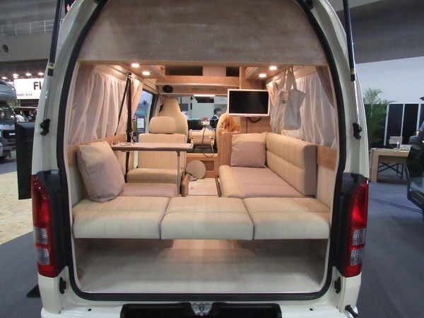 「これテント!?」連結すると“家”になる日本防災のエアテントが想像以上だった