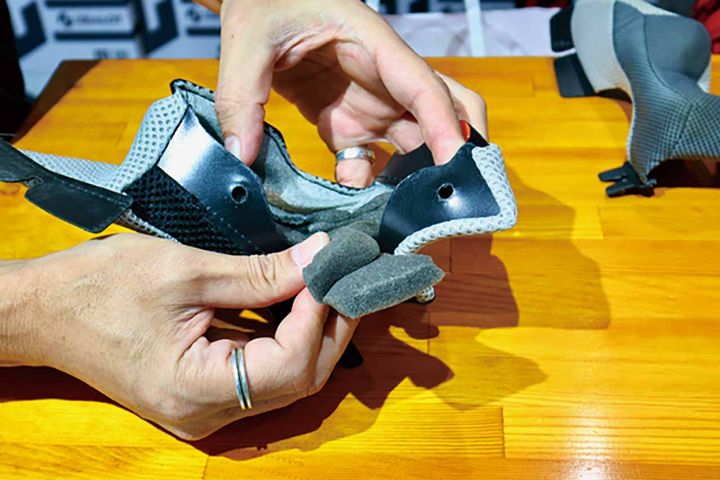 ”圧倒的に軽い”だけじゃない！ ジャストフィッティングで快適性と安全性を確保