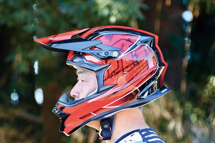 ”圧倒的に軽い”だけじゃない！ ジャストフィッティングで快適性と安全性を確保