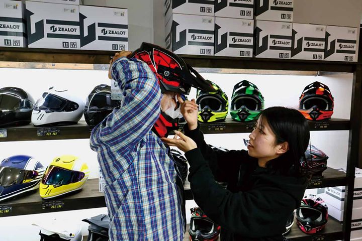 ”圧倒的に軽い”だけじゃない！ ジャストフィッティングで快適性と安全性を確保