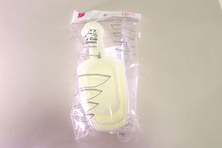 ダイソーのメジャーカップ＆スプーン（4本組）のパッケージ