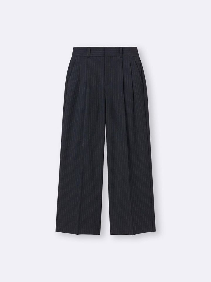 GUのタックワイドパンツ（ストライプ）