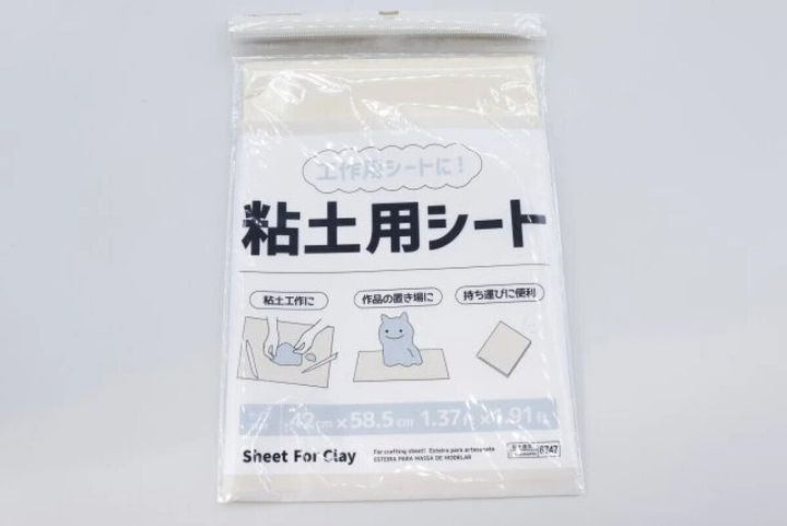 ダイソーの粘土用シートのパッケージ