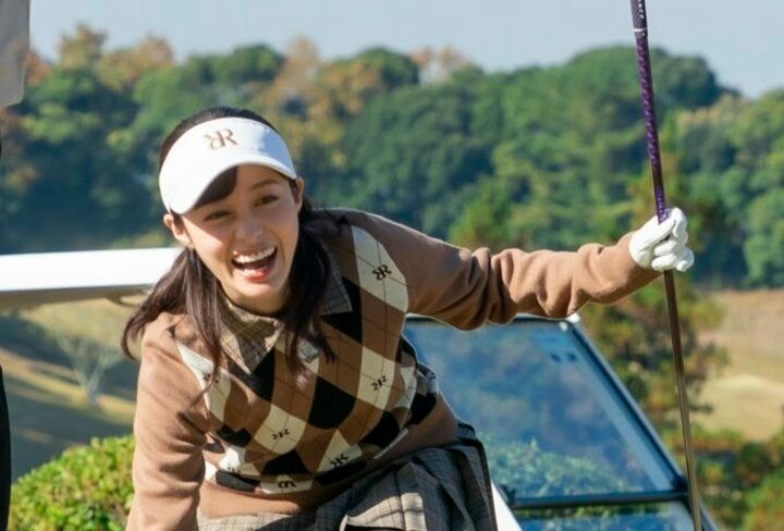 【写真・画像】橋本環奈が大口開けて大爆笑！「育てている最中」のマル秘“極小”アイテム登場に崩れ落ちる一部始終 1枚目