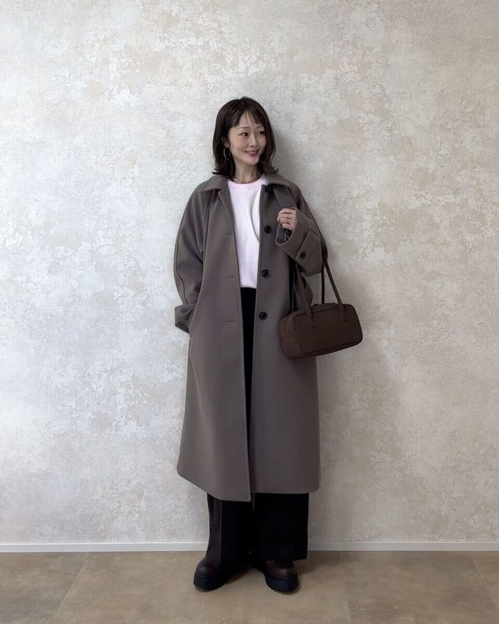 GUコージーメルトンバルマカーンコートとピンクニットコーデ