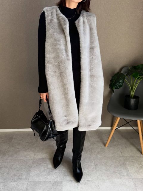 起毛素材ロングベストを着たコーデ