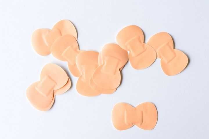 靴擦れ防止は100均でできる！テープやパッドでかかとや小指を守ろう