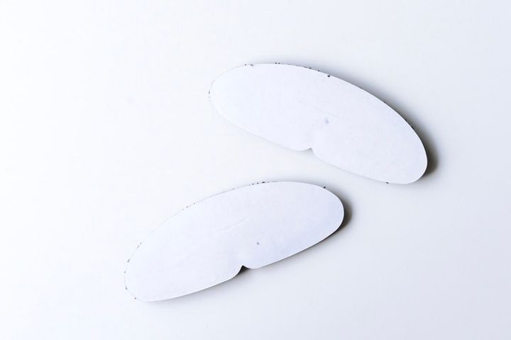 靴擦れ防止は100均でできる！テープやパッドでかかとや小指を守ろう