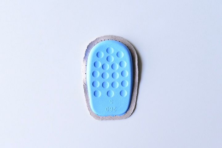 靴擦れ防止は100均でできる！テープやパッドでかかとや小指を守ろう