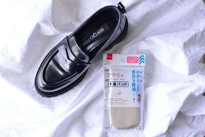 靴擦れ防止は100均でできる！テープやパッドでかかとや小指を守ろう