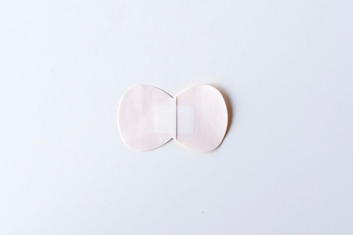 靴擦れ防止は100均でできる！テープやパッドでかかとや小指を守ろう