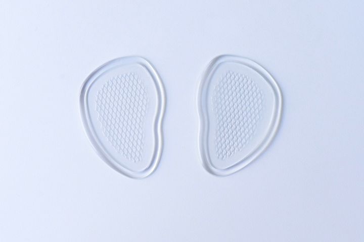 靴擦れ防止は100均でできる！テープやパッドでかかとや小指を守ろう