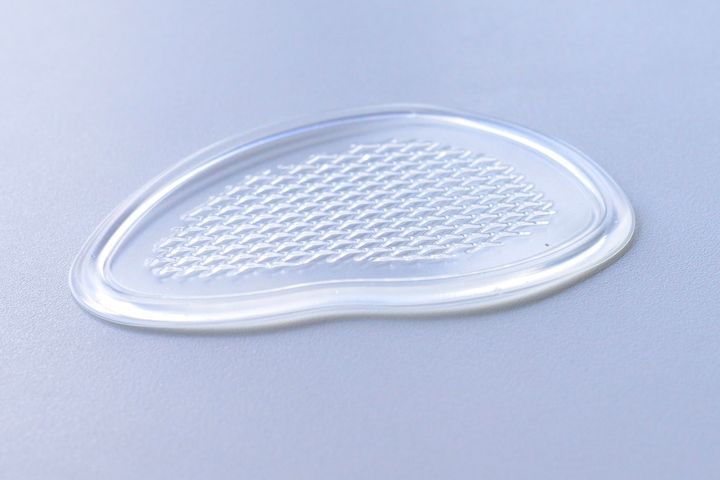 靴擦れ防止は100均でできる！テープやパッドでかかとや小指を守ろう