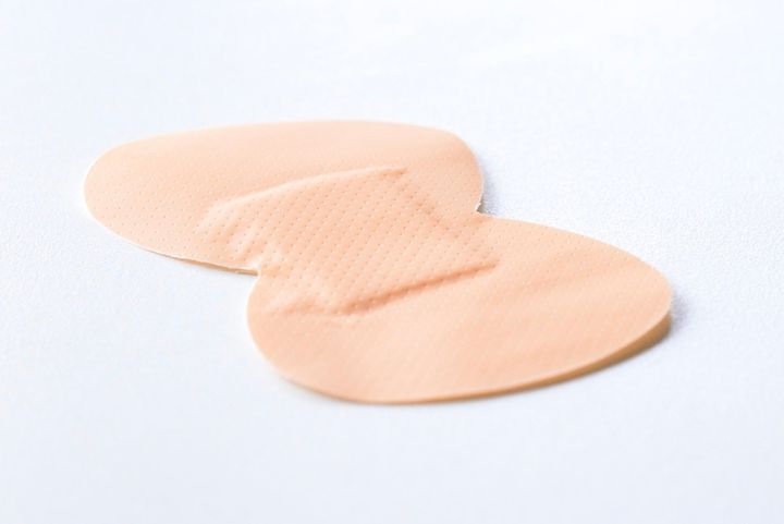 靴擦れ防止は100均でできる！テープやパッドでかかとや小指を守ろう