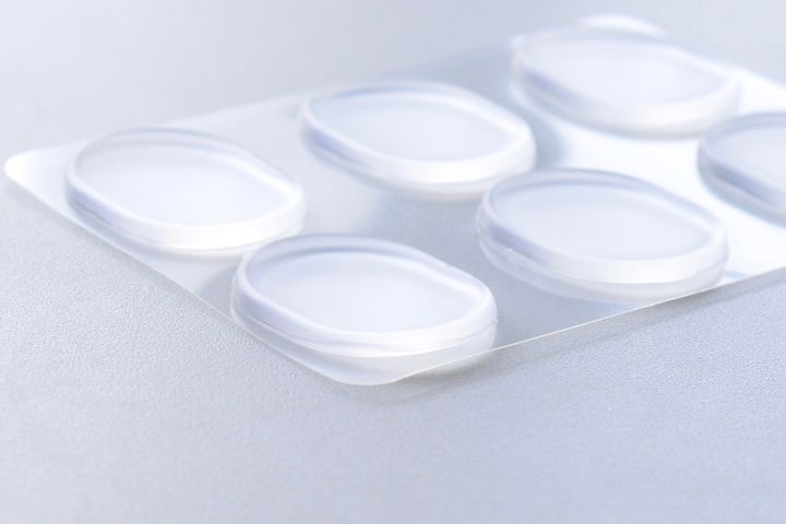 靴擦れ防止は100均でできる！テープやパッドでかかとや小指を守ろう