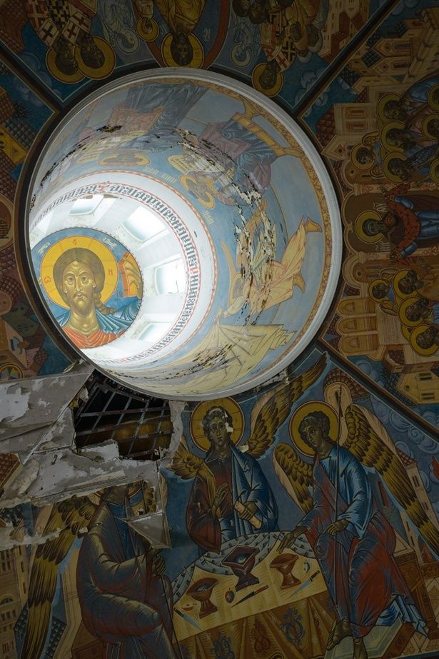 天井の円窓にはイエス・キリストの肖像が描かれている 撮影/toshibo