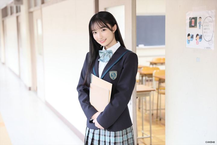 北海道釧路北陽高等学校の新制服のイメージ（モデル：AKB48の白鳥沙怜さん）