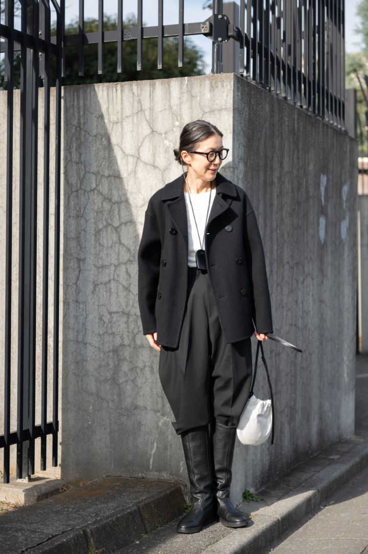 重くなりがちな黒をちょっぴりモードで洗練されたスタイルに！【Day5】