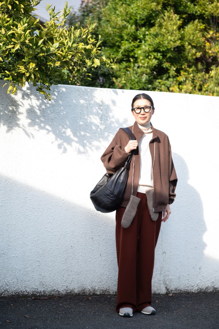 トレンドの「ブラウン×白」でカジュアルな中にも品のある大人の雰囲気に！【Day4】