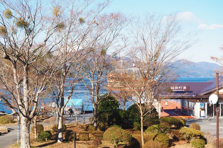 芦ノ湖ビューのカフェも♪ 箱根みやげにおすすめのモダンな雑貨が集まる「寄木 うちはら」