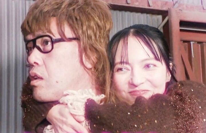 【写真・画像】「色っぽい」「可愛い」と話題！ベッキー、くっきー!を誘惑する姿がYouTubeで220万再生突破 1枚目