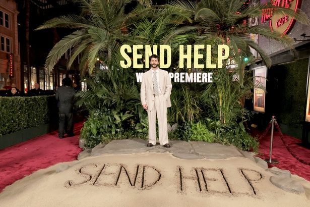 ジャングルと砂浜が広がる会場は、“復讐島”そのもの [c]2026 20th Century Studios. All Rights Reserved.