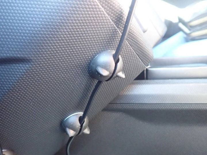 DAISO(ダイソー)：ケーブルホルダー(ネコ型、4個)