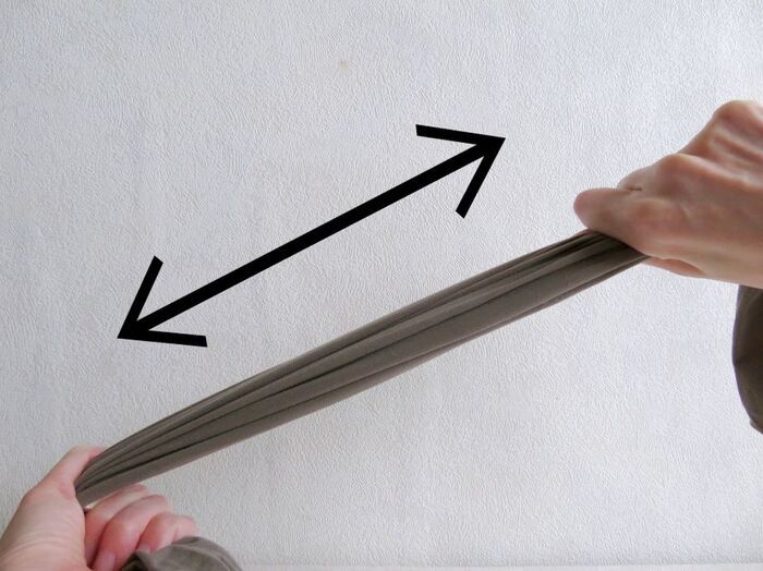 「はく前に伸ばす」だけで美脚見え！？メーカー推奨の〈タイツの裏ワザ〉で色ムラ・静電気よ、さらば！【試してみた】