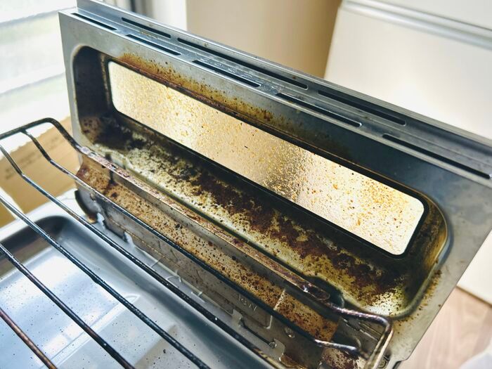 9年モノの油汚れもスッキリきれいに！『アルカリ電解水』を使った驚きの裏ワザ、試してみた！