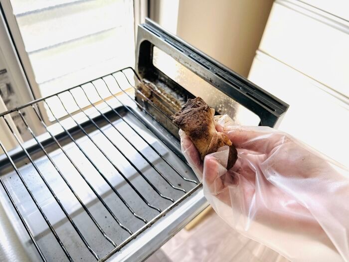 9年モノの油汚れもスッキリきれいに！『アルカリ電解水』を使った驚きの裏ワザ、試してみた！