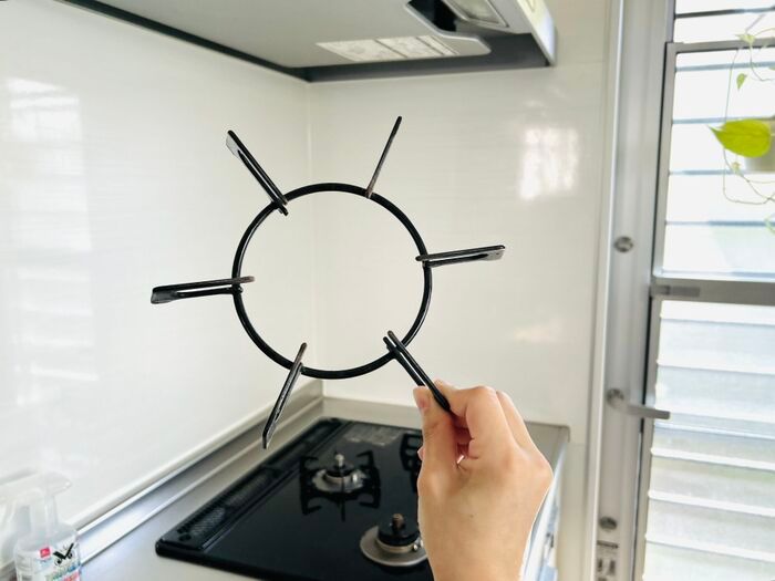 9年モノの油汚れもスッキリきれいに！『アルカリ電解水』を使った驚きの裏ワザ、試してみた！