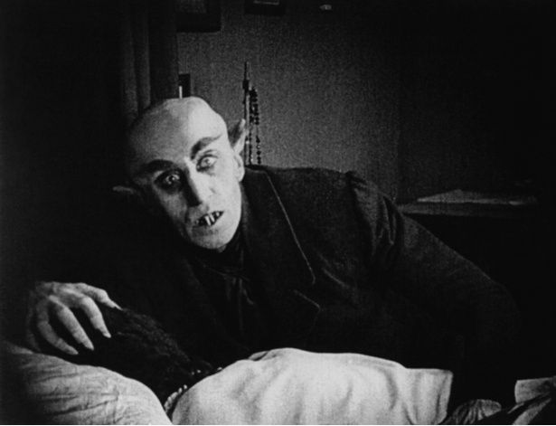 ドラキュラ伯爵をオルロック伯爵にするなど人名や舞台を変更した非公式作品『吸血鬼ノスフェラトゥ』 [c]Everett Collection/AFLO