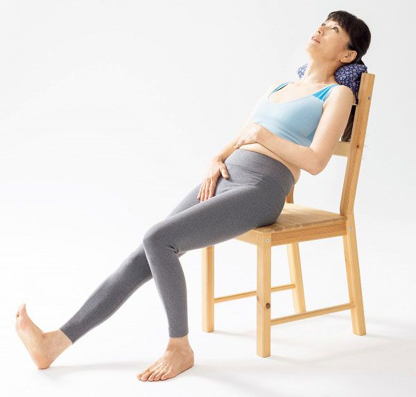 脚をゆらして横隔膜と乳び槽を刺激