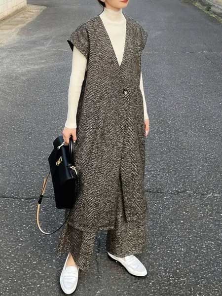 ロング丈ベストは腰回りの目隠しも着痩せ効果も抜群！