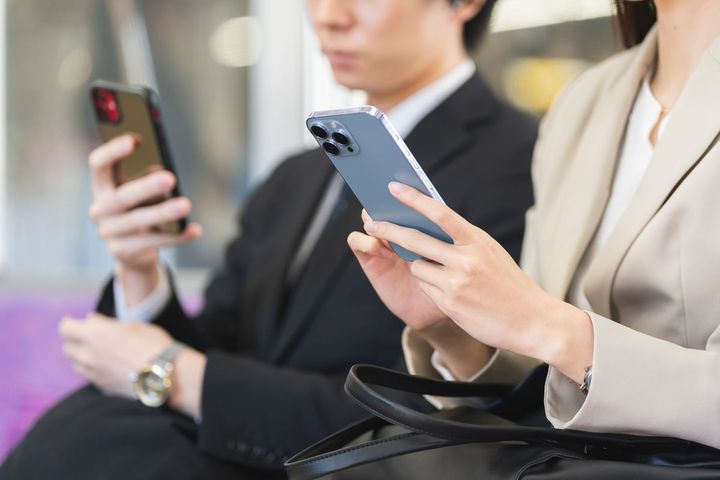 スマホを使うときの注意点は？（画像はイメージ）