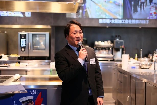 復興水産加工業販路回復促進センターの代表機関である全国水産加工業協同組合連合会 業務部 課長の弥永健次郎さん。 提供＝復興水産加工業販路回復促進センター