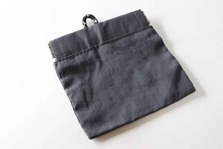 ダイソーのループ付バネ口ポーチのJAN