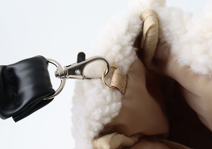 宝島社ムック付録のハローキティのフェイクムートンバッグcreamy brown ver.8