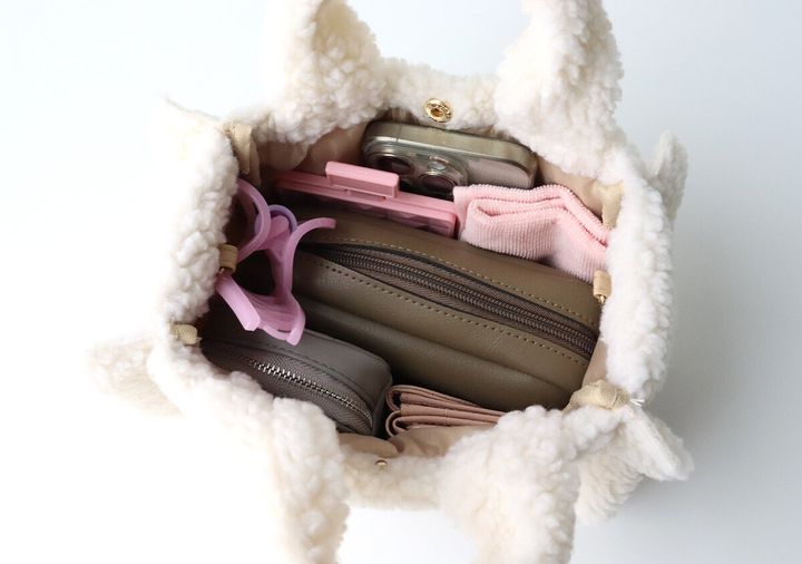 宝島社ムック付録のハローキティのフェイクムートンバッグcreamy brown ver.7