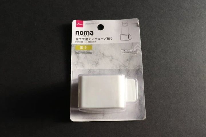 ダイソー立てて使えるチューブ絞りのパッケージ