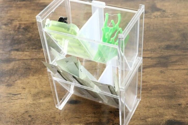 ダイソーの洗面鏡ナナメスタンド クリアーの使用例