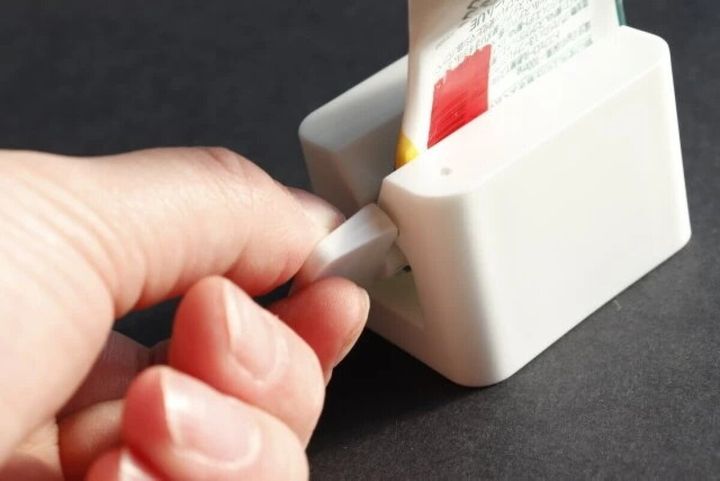 ダイソーの立てて使えるチューブ絞りの使用例