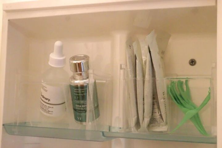 ダイソーの洗面鏡ナナメスタンド クリアーで整理整頓
